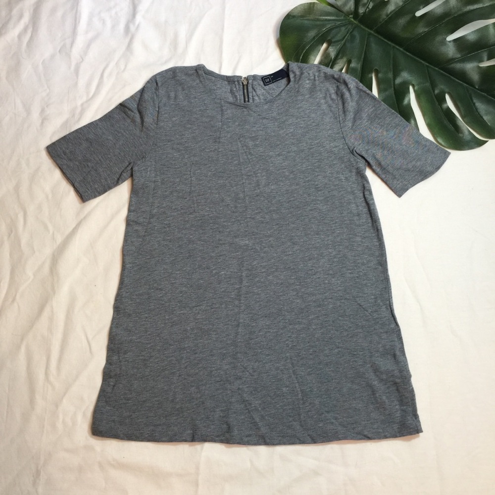 GAP | heather blue-grey top with back zip